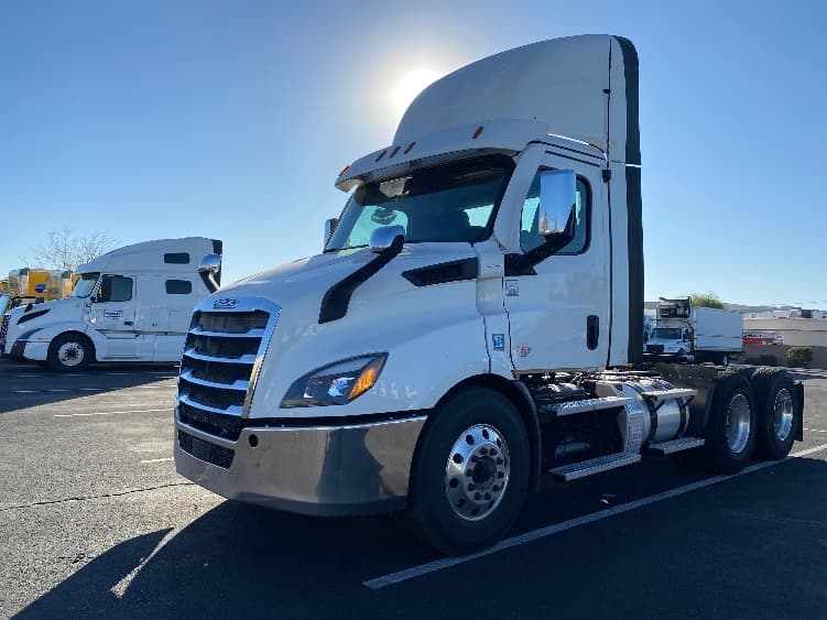 2021 Freightliner Cascadia in Phoenix, AZ — photo 3