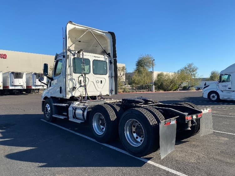 2021 Freightliner Cascadia in Phoenix, AZ — photo 5