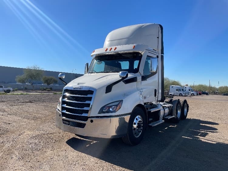 2021 Freightliner Cascadia in Phoenix, AZ — photo 3