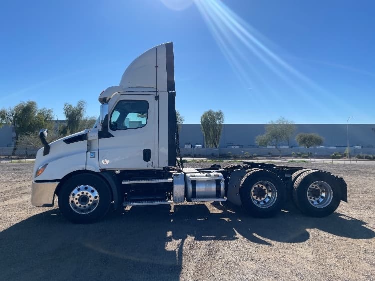 2021 Freightliner Cascadia in Phoenix, AZ — photo 4