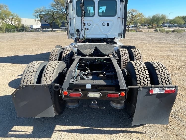 2021 Freightliner Cascadia in Phoenix, AZ — photo 6