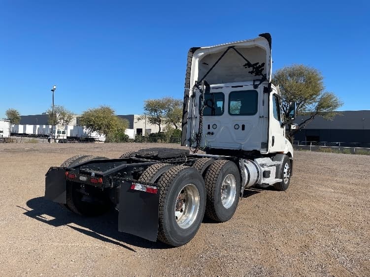 2021 Freightliner Cascadia in Phoenix, AZ — photo 7