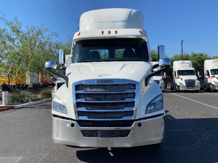2021 Freightliner Cascadia in Phoenix, AZ — photo 2