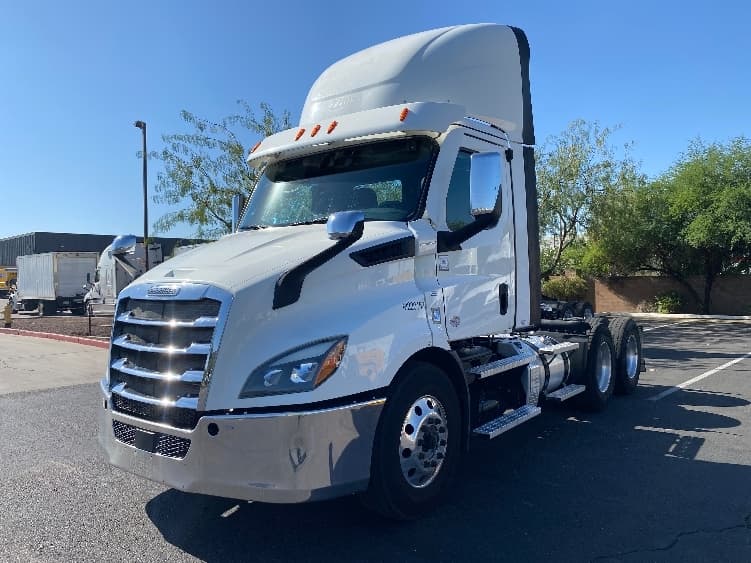2021 Freightliner Cascadia in Phoenix, AZ — photo 3