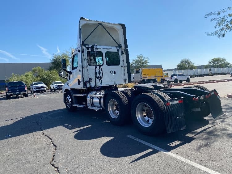 2021 Freightliner Cascadia in Phoenix, AZ — photo 5