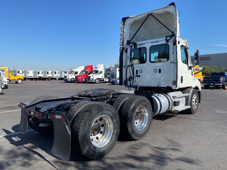 2021 Freightliner Cascadia in Phoenix, AZ — photo 7