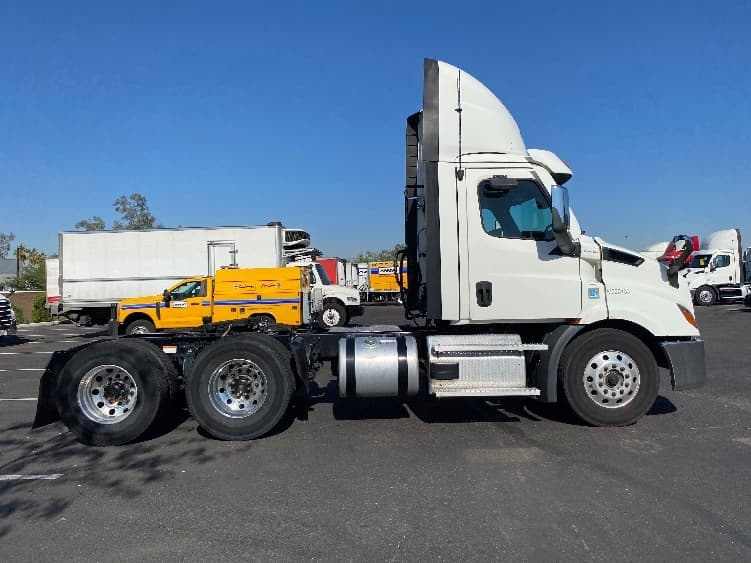 2021 Freightliner Cascadia in Phoenix, AZ — photo 8