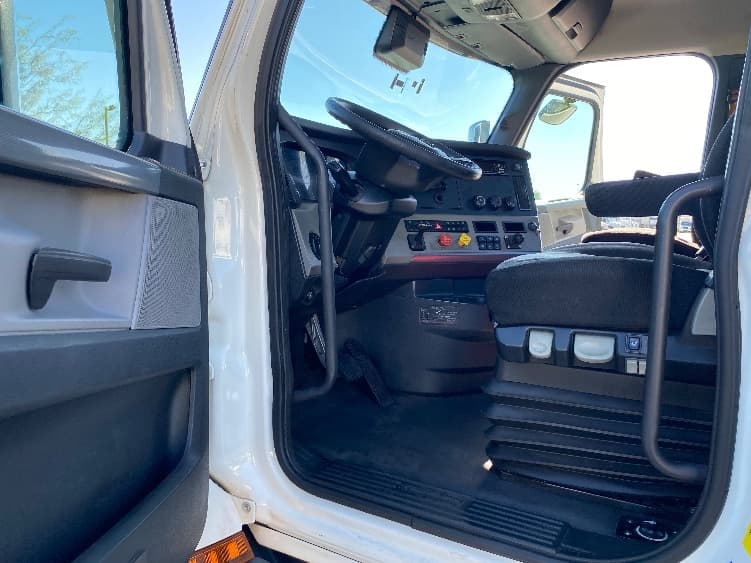 2021 Freightliner Cascadia in Phoenix, AZ — photo 9