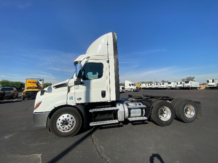 2021 Freightliner Cascadia in Phoenix, AZ — photo 4