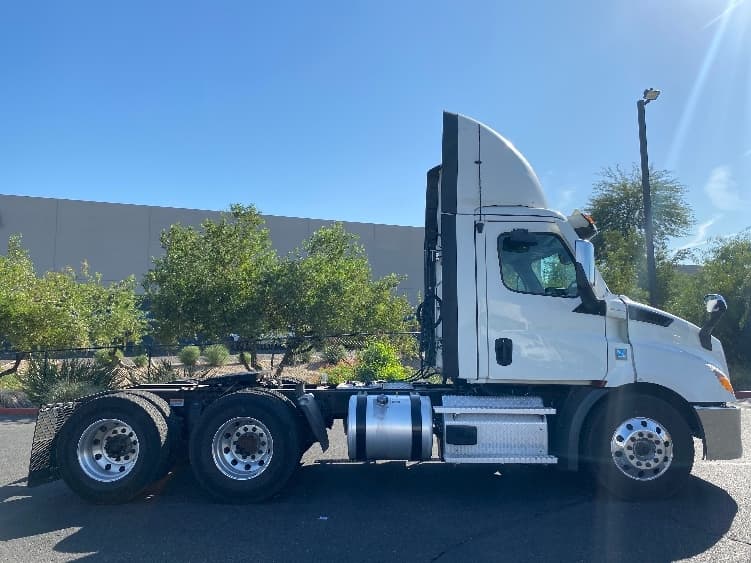 2021 Freightliner Cascadia in Phoenix, AZ — photo 8