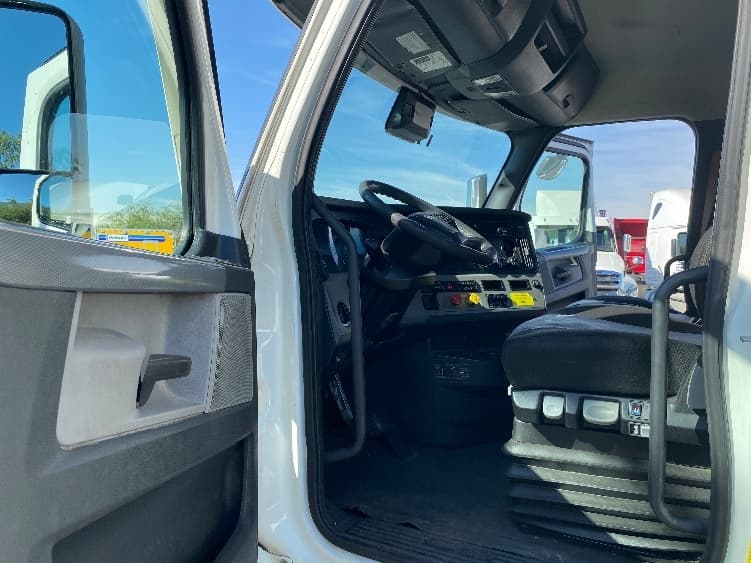 2021 Freightliner Cascadia in Phoenix, AZ — photo 9