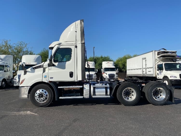 2021 Freightliner Cascadia in Phoenix, AZ — photo 4