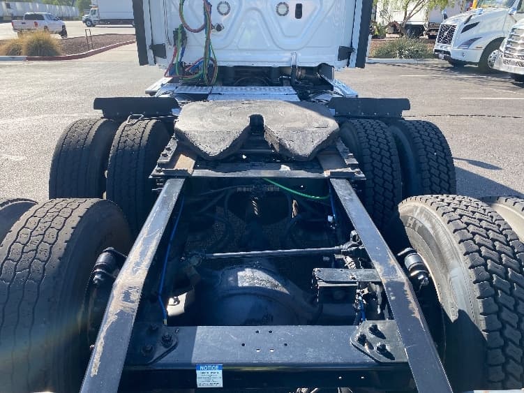 2021 Freightliner Cascadia in Phoenix, AZ — photo 6