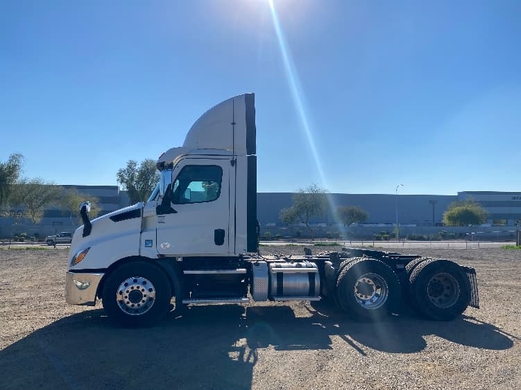 2021 Freightliner Cascadia in Phoenix, AZ — photo 4