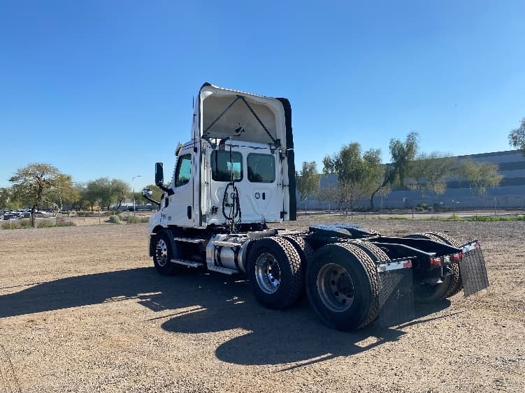 2021 Freightliner Cascadia in Phoenix, AZ — photo 5