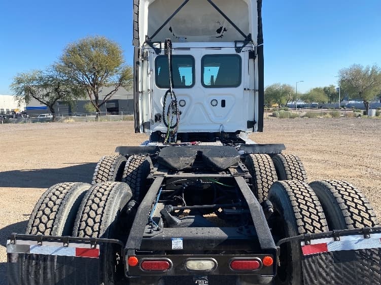 2021 Freightliner Cascadia in Phoenix, AZ — photo 6