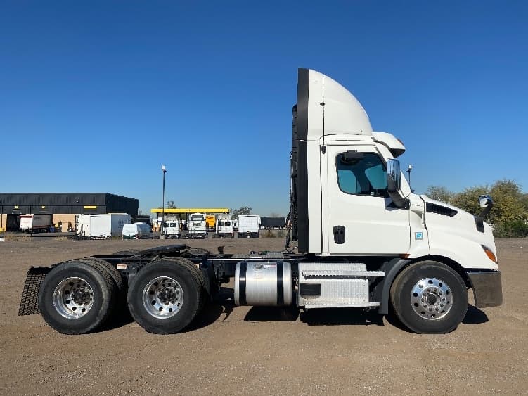 2021 Freightliner Cascadia in Phoenix, AZ — photo 8