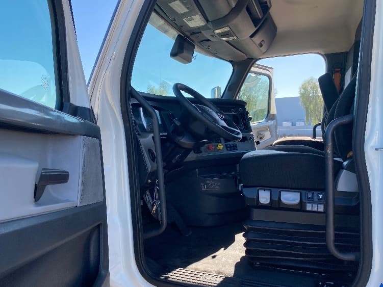 2021 Freightliner Cascadia in Phoenix, AZ — photo 9