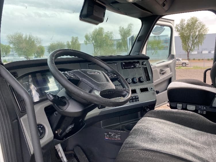 2021 Freightliner Cascadia in Phoenix, AZ — photo 10
