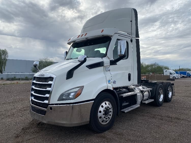 2021 Freightliner Cascadia in Phoenix, AZ — photo 3