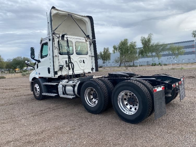 2021 Freightliner Cascadia in Phoenix, AZ — photo 5