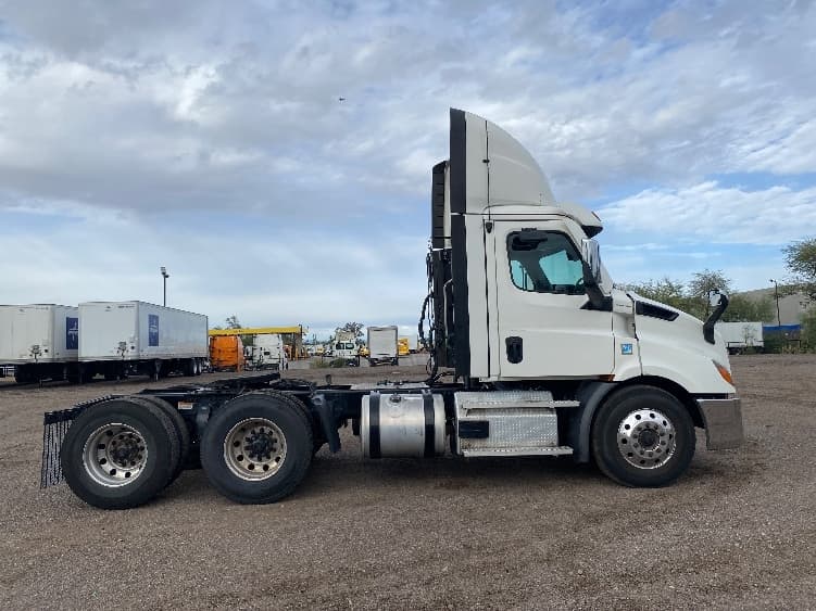 2021 Freightliner Cascadia in Phoenix, AZ — photo 8