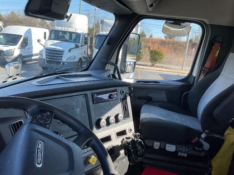 2021 Freightliner Cascadia in Concord, NC — photo 10