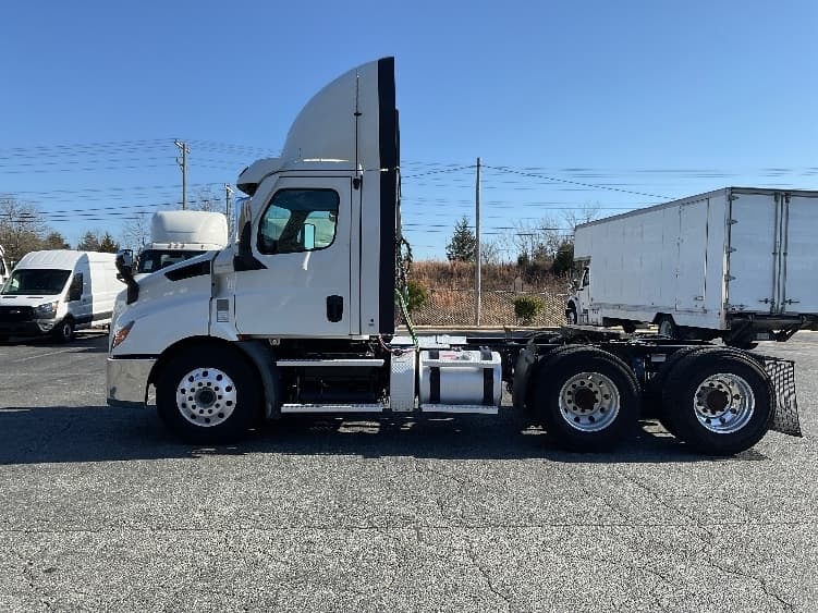 2021 Freightliner Cascadia in Concord, NC — photo 4