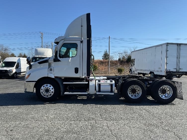 2021 Freightliner Cascadia in Concord, NC — photo 4
