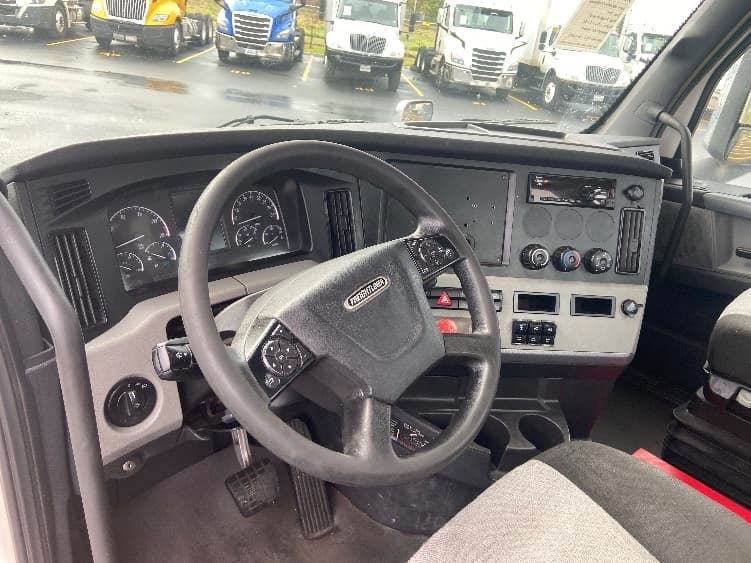 2021 Freightliner Cascadia in Selma, TX — photo 10