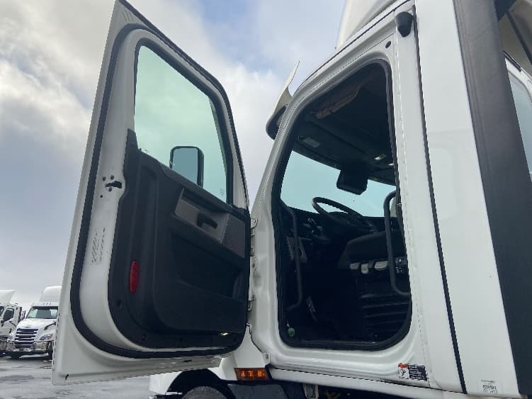 2021 Freightliner Cascadia in Selma, TX — photo 9