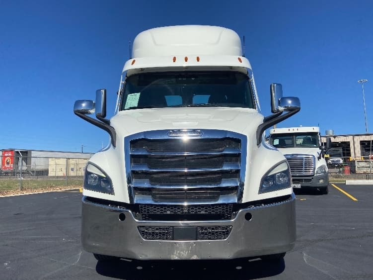 2021 Freightliner Cascadia in San Antonio, TX — photo 2