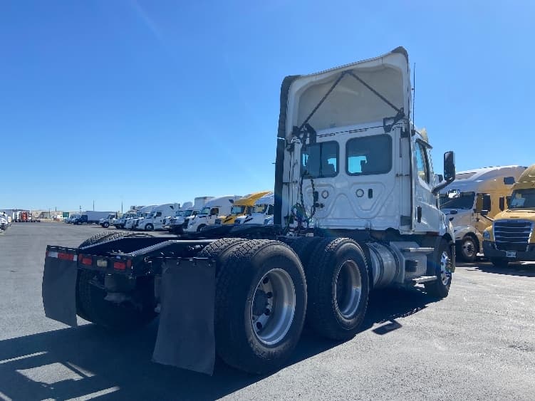 2021 Freightliner Cascadia in San Antonio, TX — photo 7