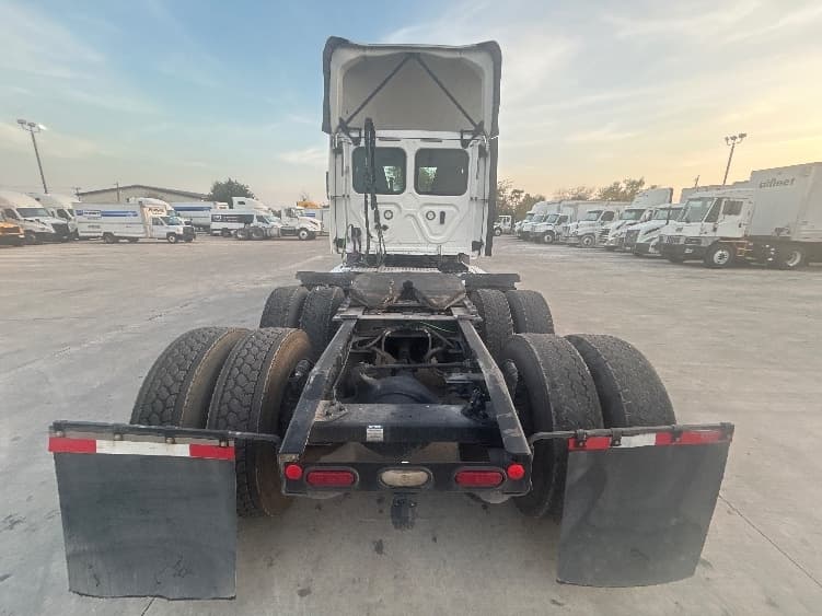 2021 Freightliner Cascadia in San Antonio, TX — photo 6