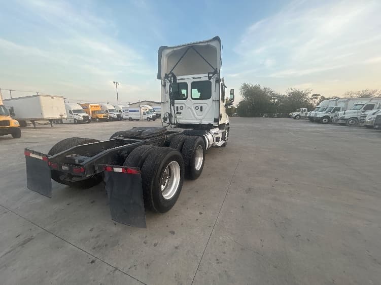 2021 Freightliner Cascadia in San Antonio, TX — photo 7