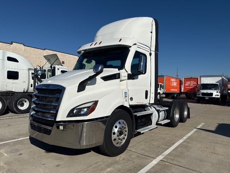 2021 Freightliner Cascadia in Arlington, TX — photo 3