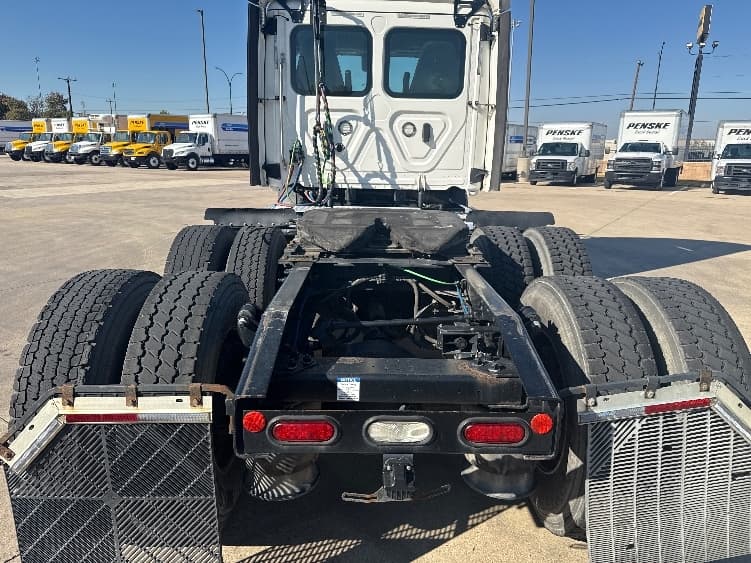 2021 Freightliner Cascadia in Arlington, TX — photo 6