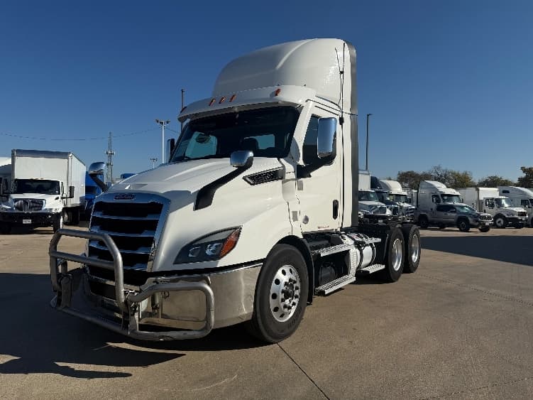 2021 Freightliner Cascadia in Arlington, TX — photo 3