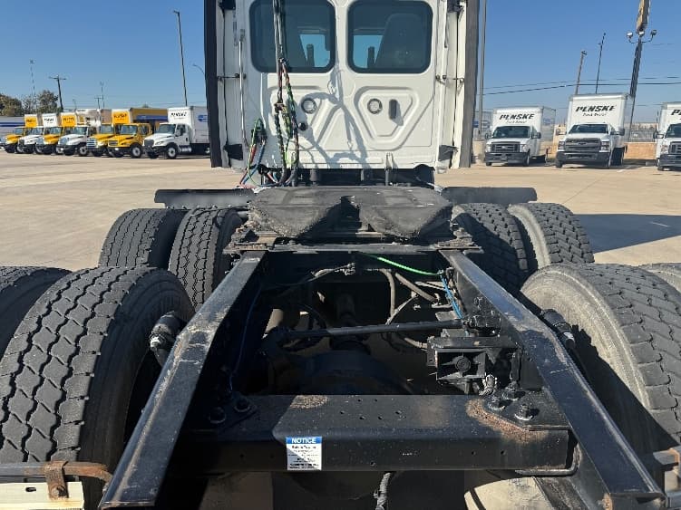 2021 Freightliner Cascadia in Arlington, TX — photo 6