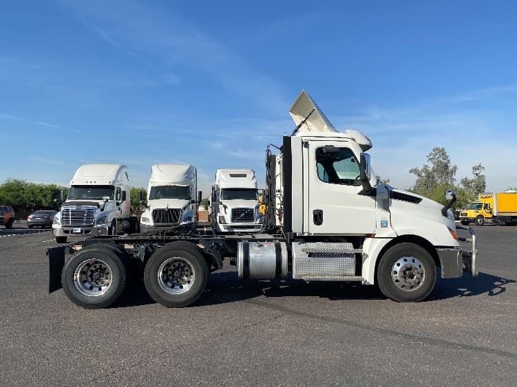 2021 Freightliner Cascadia in Phoenix, AZ — photo 8