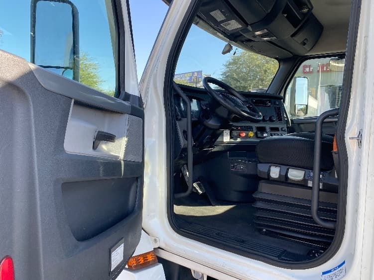 2021 Freightliner Cascadia in Phoenix, AZ — photo 9