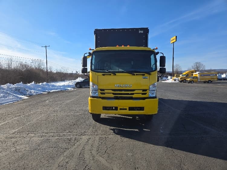 2018 Isuzu FTR in White Deer, PA — photo 2