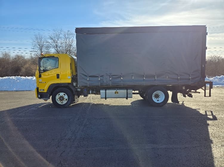 2018 Isuzu FTR in White Deer, PA — photo 4