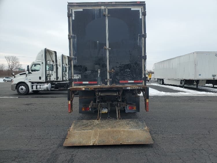 2018 Isuzu FTR in White Deer, PA — photo 9