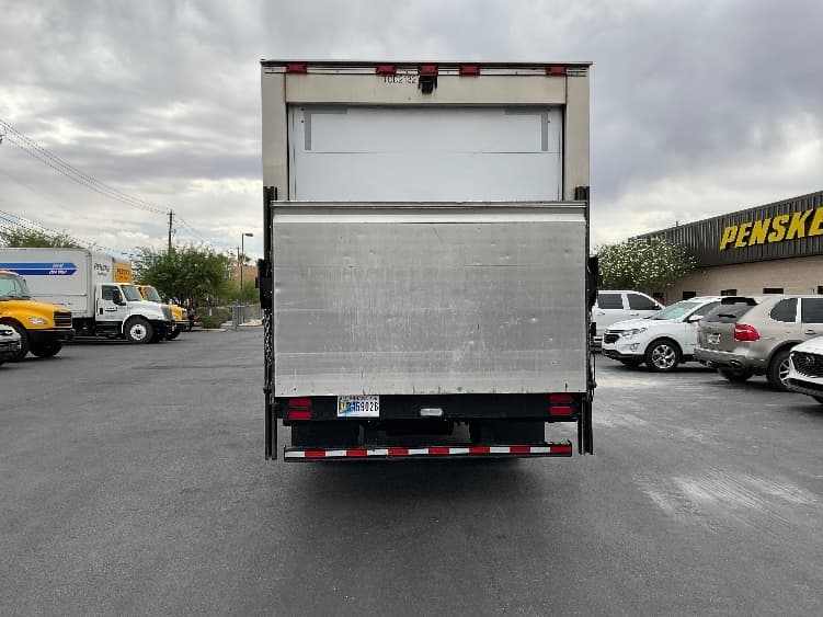 2021 Isuzu NRR in Las Vegas, NV — photo 7