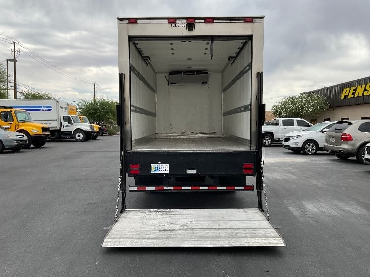 2021 Isuzu NRR in Las Vegas, NV — photo 9
