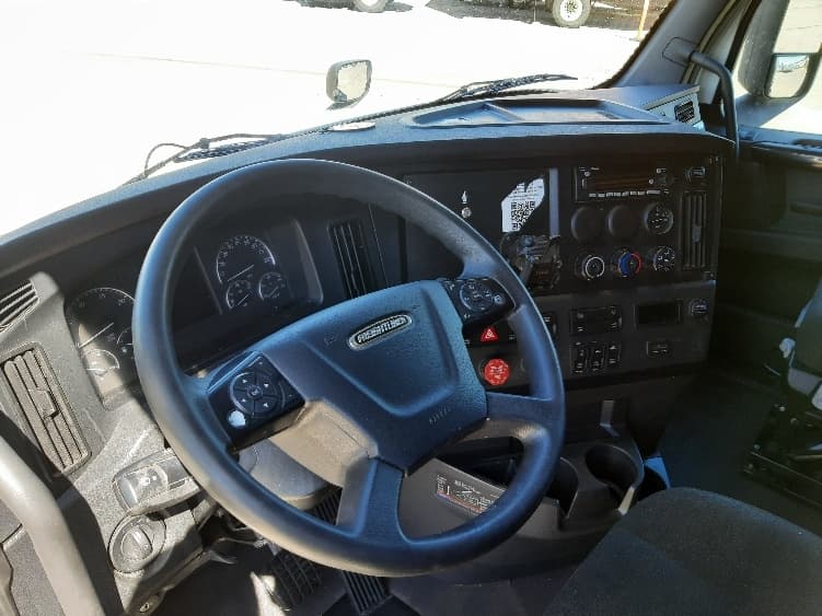 2023 Freightliner Cascadia in Fort Worth, TX — photo 10