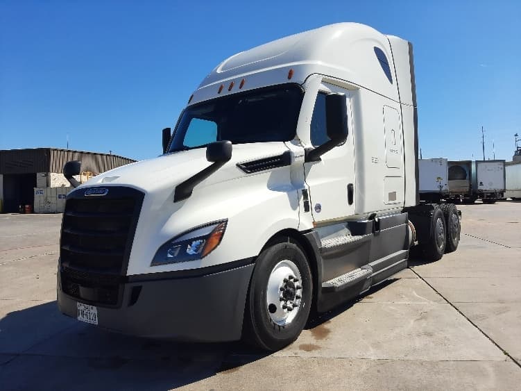 2023 Freightliner Cascadia in Fort Worth, TX — photo 3
