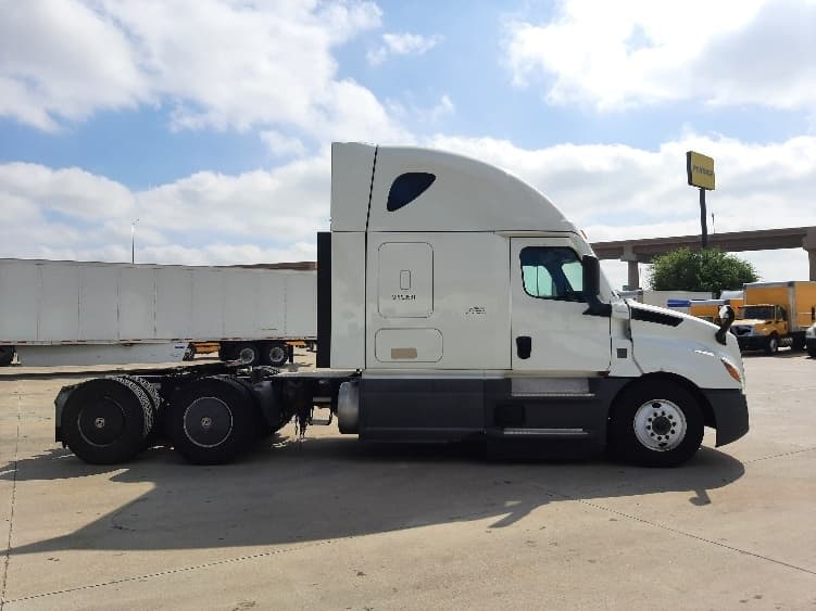 2023 Freightliner Cascadia in Fort Worth, TX — photo 8