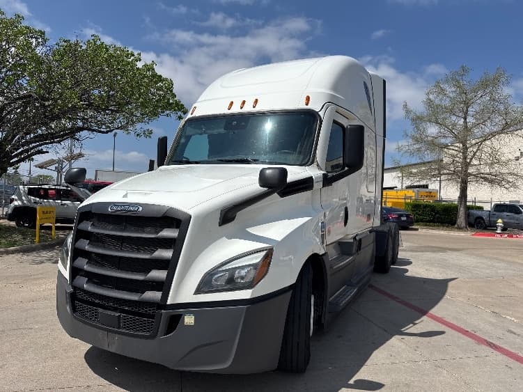 2023 Freightliner Cascadia in Garland, TX — photo 3